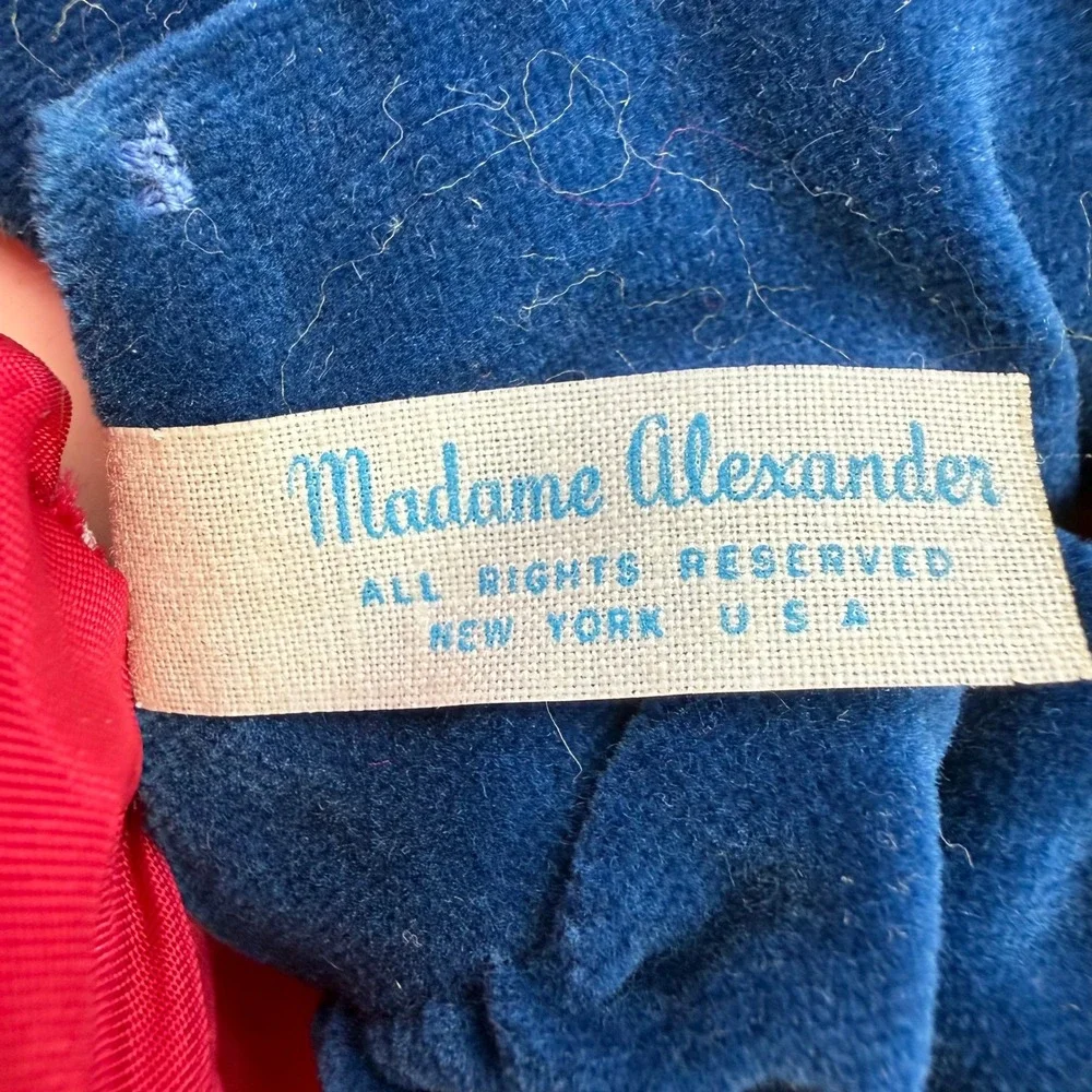 Vintage Madame Alexander Snow White Doll Red Blue Yellow‎ Cape Princess Outfit